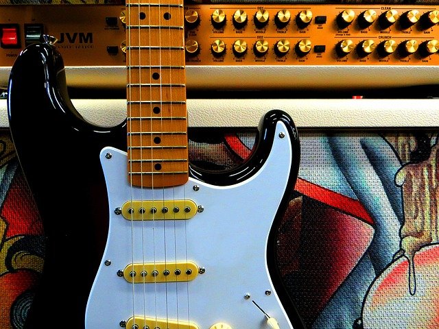 Guitar Electric Guitar Stratocaster  - Surprise / Pixabay